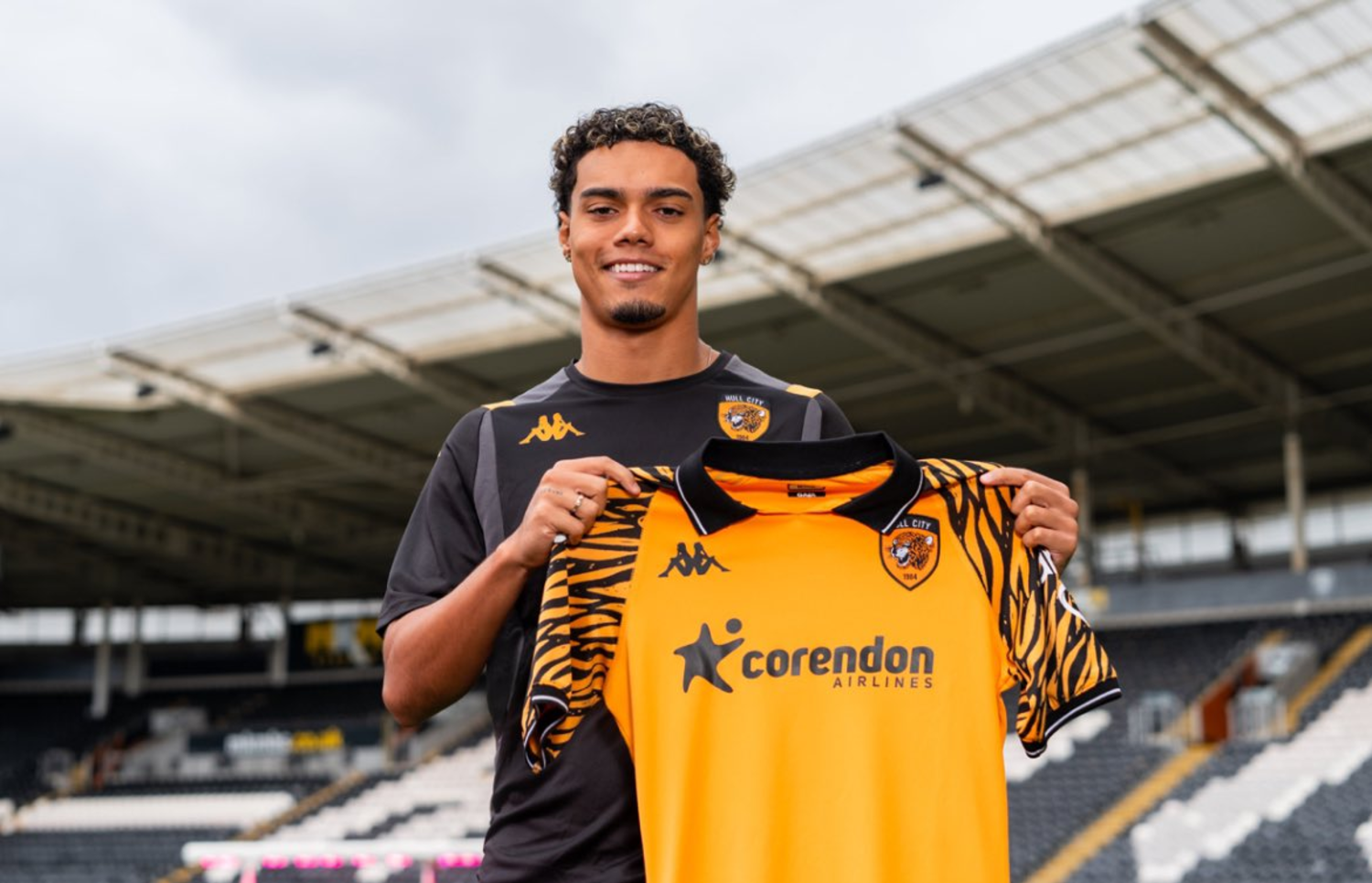 Hull City, Ronaldinho'nun oğlunu kadrosuna kattı